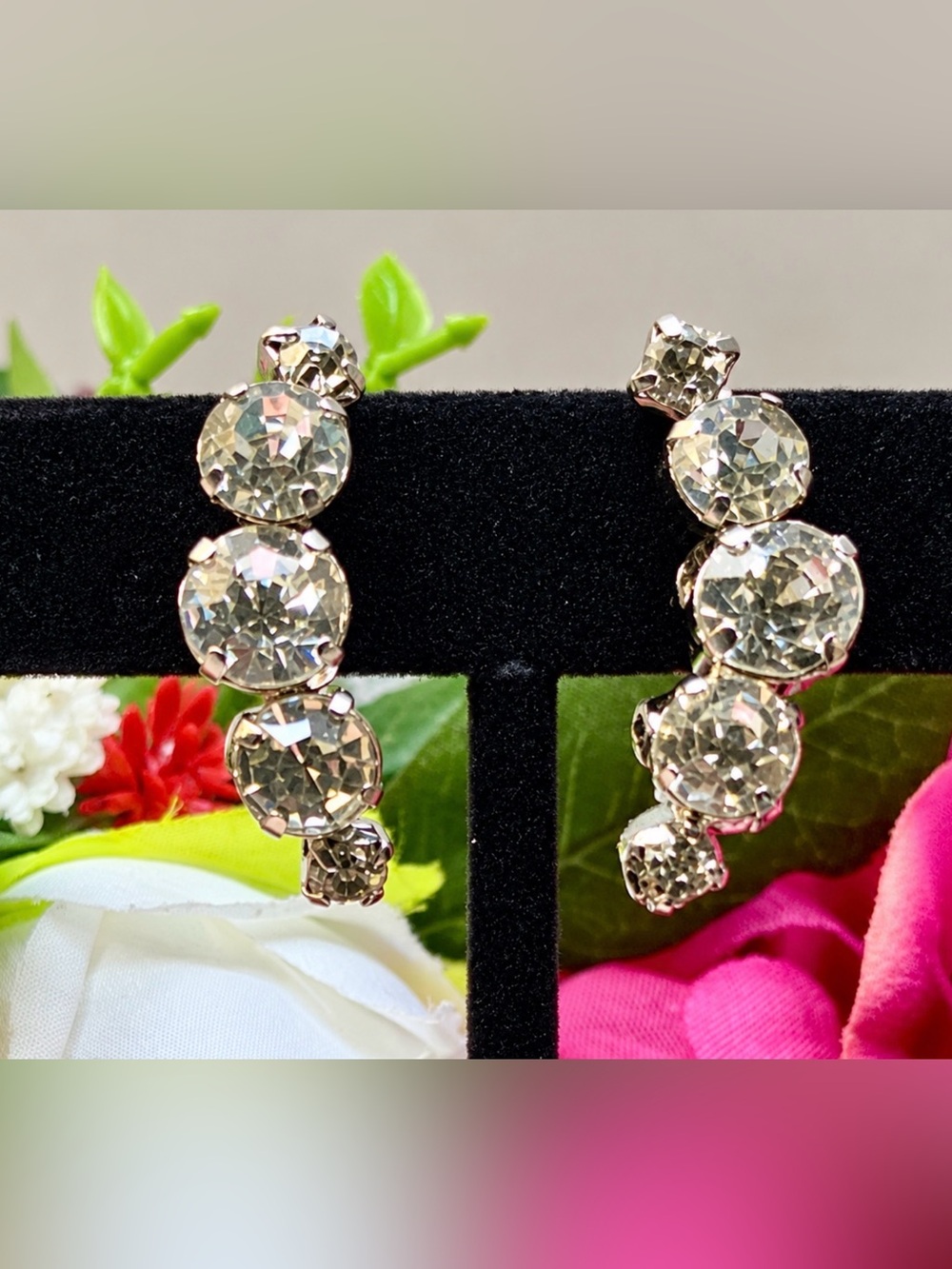♥️BRAND NEW♥️Vintage clear crystal ear hugger earrings. These are beauties.